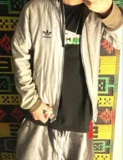 adidas ジップアップパーカー
