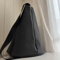 【極美品】ポールスミス　スリングバッグ　黒　PVCレザー　トライアングル