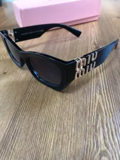 miu miu ブラック キャットアイ サングラス