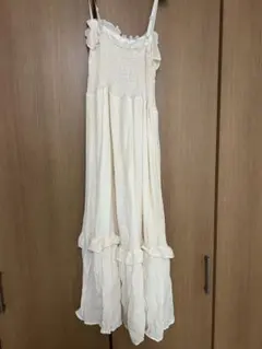 フリル付きクリーム色キャミワンピ