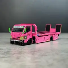 【Mega Gear】 日野 H300 フラットベッドトランスポーター　ピンク