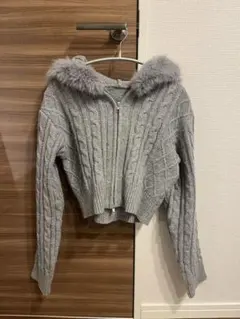 グレー ファー付き ケーブルニット クロップド丈 y2k