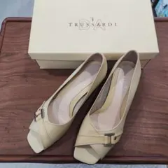 Trussardi ベージュ オープントゥパンプス 23.5cmのサムネイル