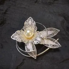 花型ブローチ パール付き