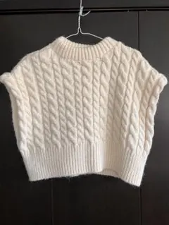 ZARA ベスト　ケーブルニット アイボリー