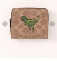 美品☆COACHコーチ 二つ折り財布 レキシー 恐竜 シグネチャー - メルカリ