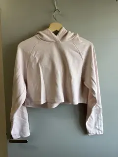 adidas ピンク クロップドパーカー