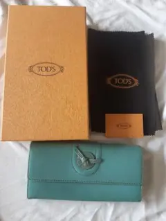 トッズ　Tod's レザー　長財布　ターコイズのサムネイル