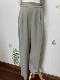 グレー ワイドパンツ プリーツ入り