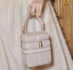 2026年最新】hlt jacquard vanity bag silverの人気アイテム - メルカリ