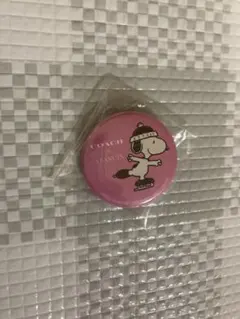 snoopykiwi 様用　COACH スヌーピー 缶バッジ ピンクのサムネイル