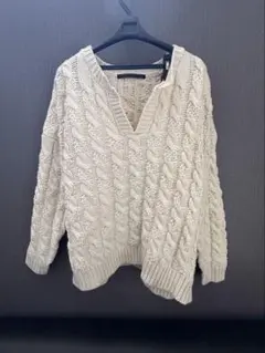アイボリー ケーブルニット Vネック 長袖