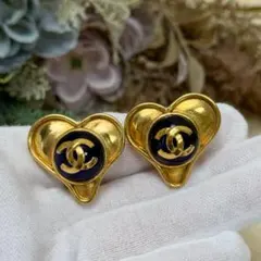 アキラ)美品✷CHANEL シャネル ハート ピアス ブラックレザー アキラ様専用)美品✷CHANEL シャネル ハート ピアス ブラックレザー