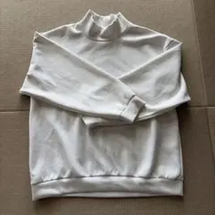 ＧＵホワイト ハイネック スウェット