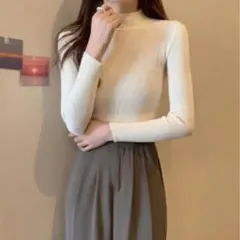 タートルネック ニット　クリームイエロー　サイズ : FREE SIZE