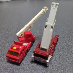 赤い消防車 ミニカー 伸縮はしご付き