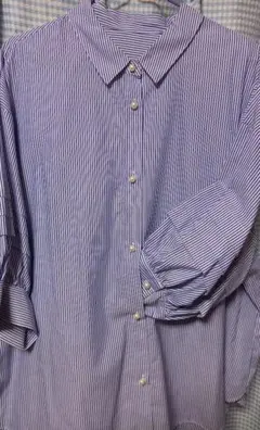 青と白のストライプ 長袖シャツ