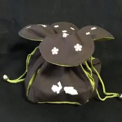 ウサギと花のデザイン巾着