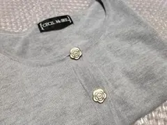 CECIL McBEE 花型ボタン カーディガン グレー