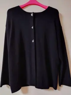 ロブジェ「黒のカーディガン」