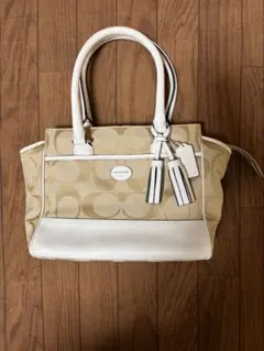 コーチ トートバッグ ベージュ/ホワイト