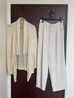 23区　薄いベージュ ワイドパンツ ゴムウエスト　カーディガン　セット