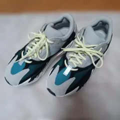 adidas YEEZY BOOST 700 Wave Runnerのサムネイル