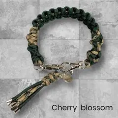 ハンドメイド　パラコードハンドストラップ　タッセル付き