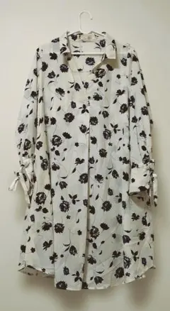 花柄長袖シャツのサムネイル