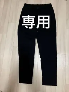 ユニクロ 黒 スリムフィットパンツ ボタン付き