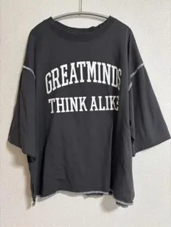 グレー　Tシャツ　トップス　ロゴ　シンプル