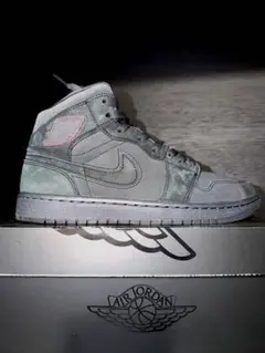 Nike Air Jordan 1 Mid Grey Suedeのサムネイル