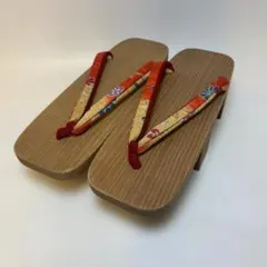 伝統的な木製下駄 花柄鼻緒付き 23cm