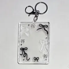 トレカケース b8 キーホルダー レジン デコ リボン 白 黒 ブラック