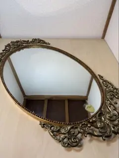 壁掛け鏡　アンティーク調の楕円形ウォールミラー