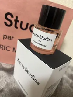 アクネ ストゥディオズ パー フレデリック マル 100ml 3プッシュ使用