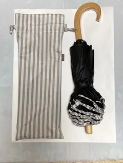 サンバリア100 折りたたみ日傘 竹2段折り フリル 白黒ストライプ 袋付