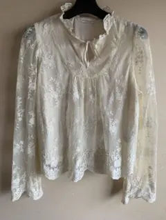 アースミュージックアンドエコロジー　花柄レースブラウス