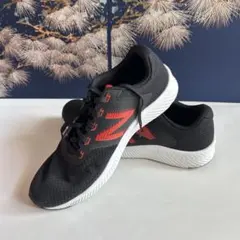 New Balance スニーカー ブラック レッドのサムネイル