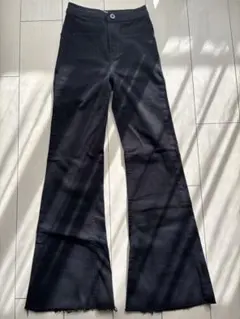 Bershka ベルシュカ ブラック フレア デニムパンツ ブーツカット 美脚