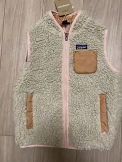 新品未使用　patagonia フリースベスト 5T ベージュ/ピンク