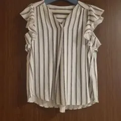 ストライプ柄フリル袖ブラウス M