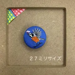 くるみボタン刺繍　桜を咥えたヤマガラ