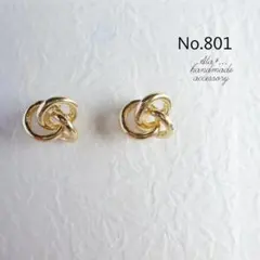 No.801　上品　3連　ゴールド　フープ　チタンポストピアス