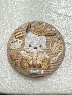 サンリオ　刺繍　缶バッチ　ポチャッコ