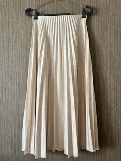 ZARA サテン風プリーツスカート　アイボリー