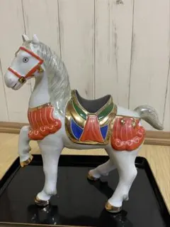 陶器製の馬の置物金色装飾