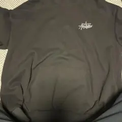 黒のロゴ刺繍パーカー