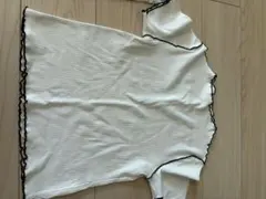 GU ホワイトリブフリルTシャツ