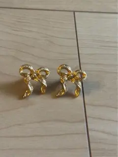 Jewel closet by L&Co. ぷっくり デザインピアス K10 - メルカリ
